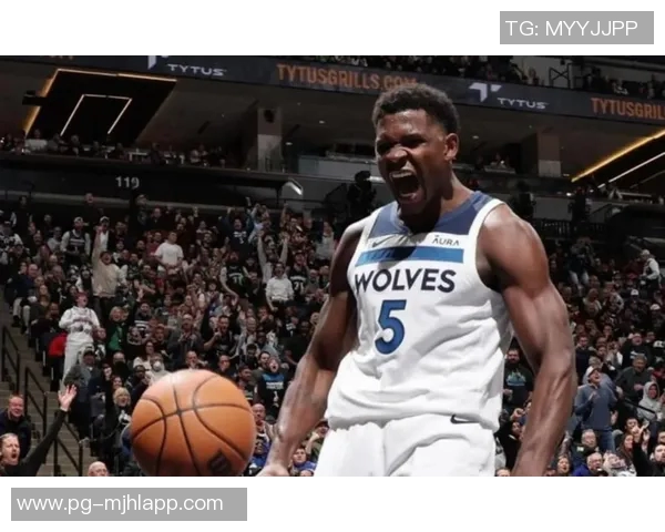 爱德华兹上半场表现抢眼12投8中高效贡献19分5板2助2断1帽助力球队